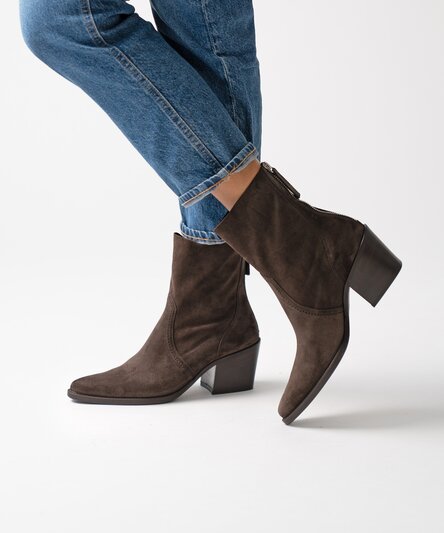 Ankle boot with lambskin lining