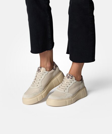 Sneakers with exchangeable insole