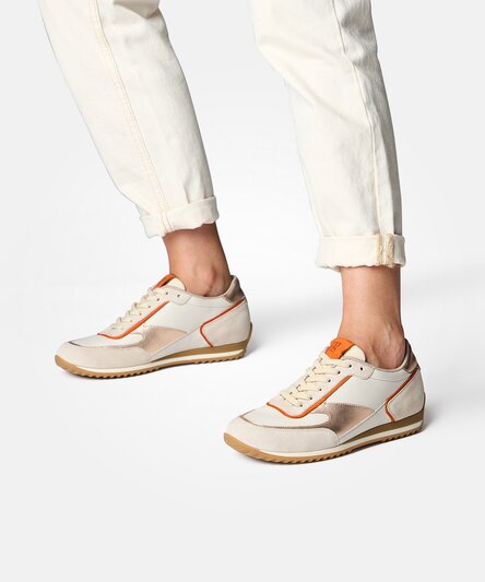 Sneaker mit Wechselfußbett