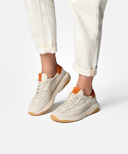 Sneakers with exchangeable insole