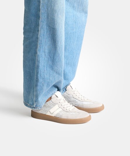 Sneaker