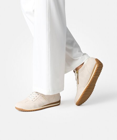 Sneakers with exchangeable insole