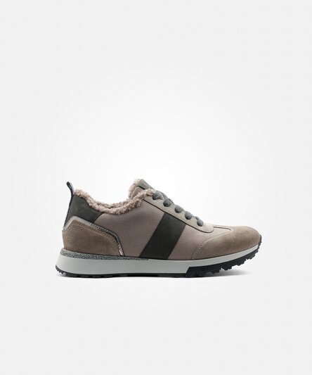 Sneaker mit Wechselfußbett