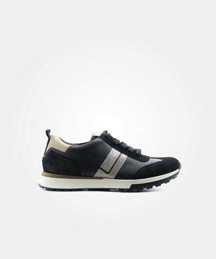 Sneakers with exchangeable insole