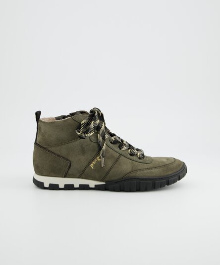 Hightop sneaker with removable footbed
