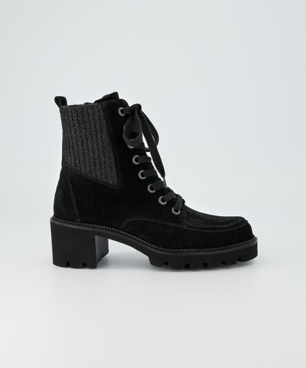 Lace-up ankle boots with warm lining