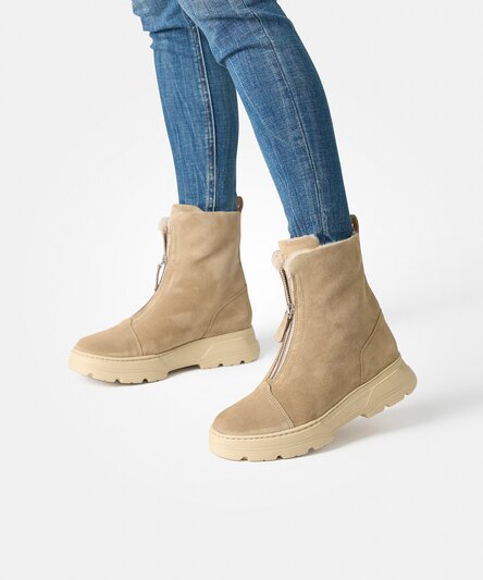 Ankle boots in RELAXED WIDTH and removable footbed