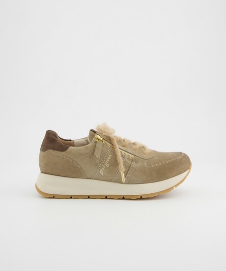 SUPER SOFT Sneaker with RELAXED WIDTH and REMOVABLE FOOTBED