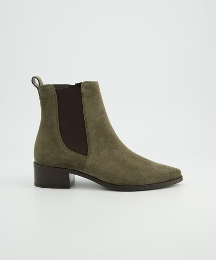 SUPER SOFT Chelsea ankle boots