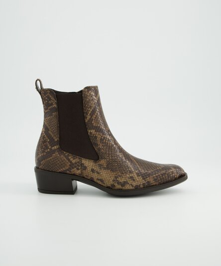 SUPER SOFT Chelsea ankle boots