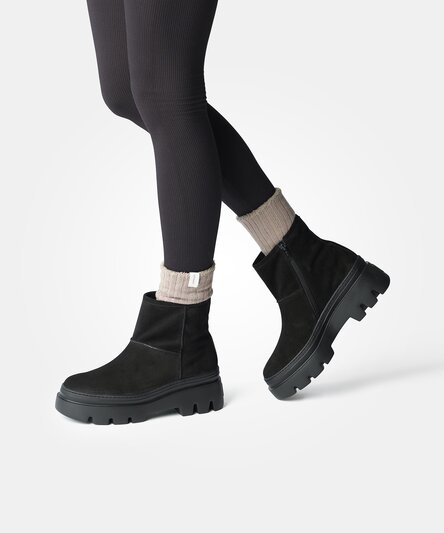 Ankle boot with warm lining
