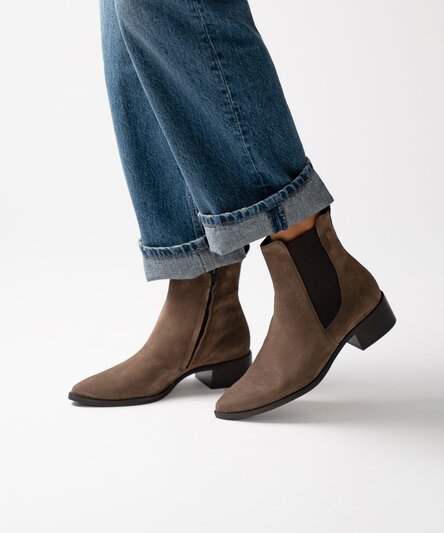 SUPER SOFT Chelsea ankle boots