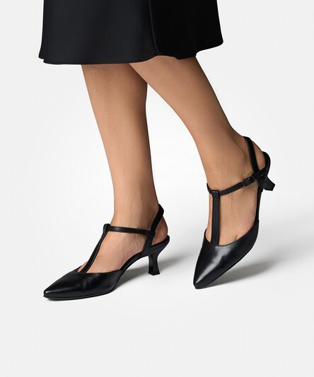 High-heel sandals
