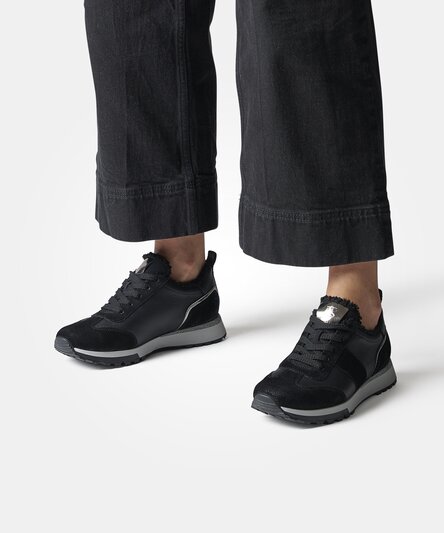 Sneaker mit Wechselfußbett