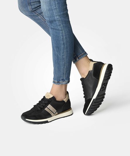 Sneaker mit Wechselfußbett
