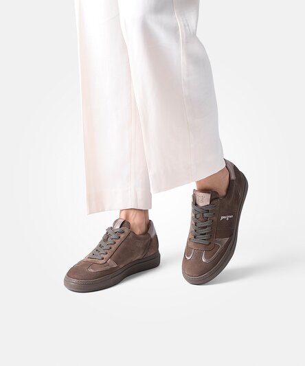 Sneakers with exchangeable insole