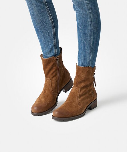 Ankle boots with warm lining