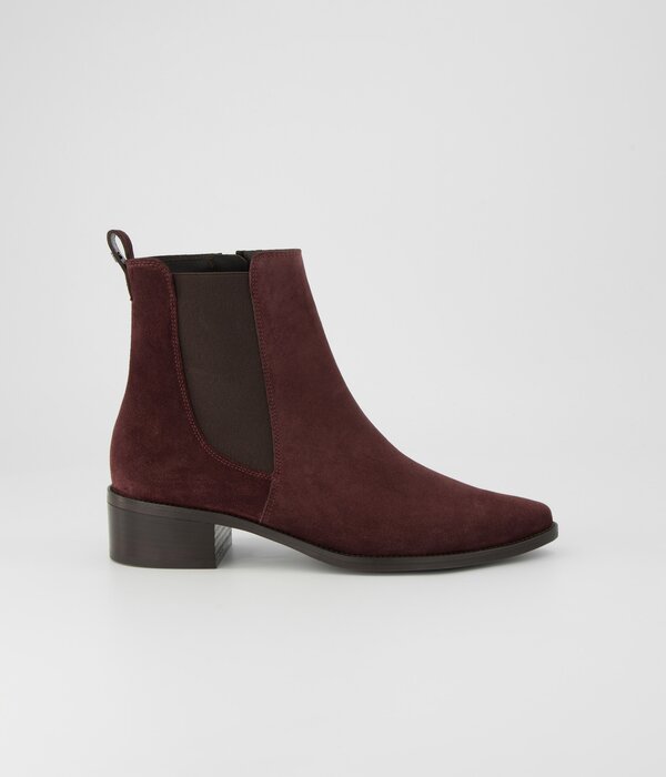 SUPER SOFT Chelsea ankle boots