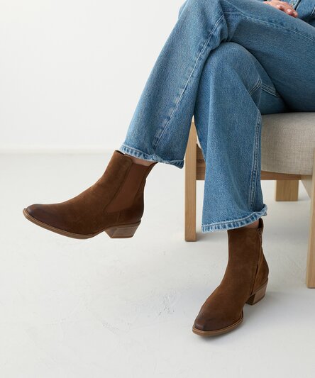 SUPER SOFT Chelsea ankle boots