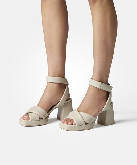 SUPER SOFT high-heel sandals