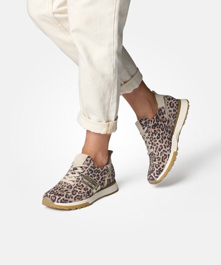 Sneakers with exchangeable insole