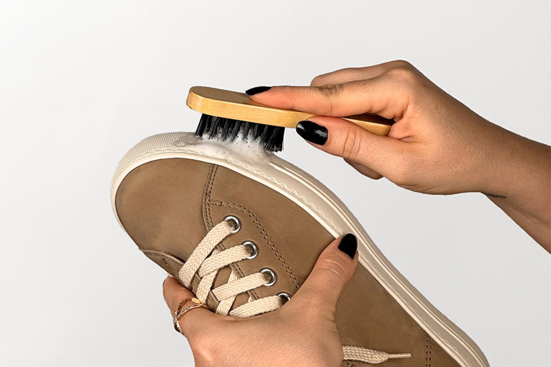 Schuhsohlen säubern - Paul Green